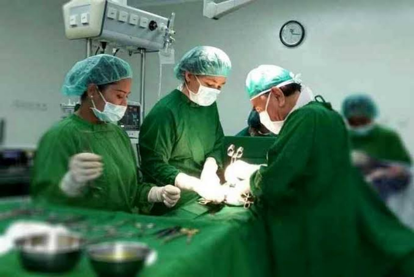 Ini Penjelasan Dokter Spesialis RSUD Genteng Puasa Sebelum Operasi