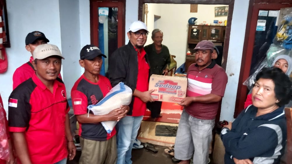 Ketua DPRD Banyuwangi Bantu Warga Korban Banjir Kalibaru