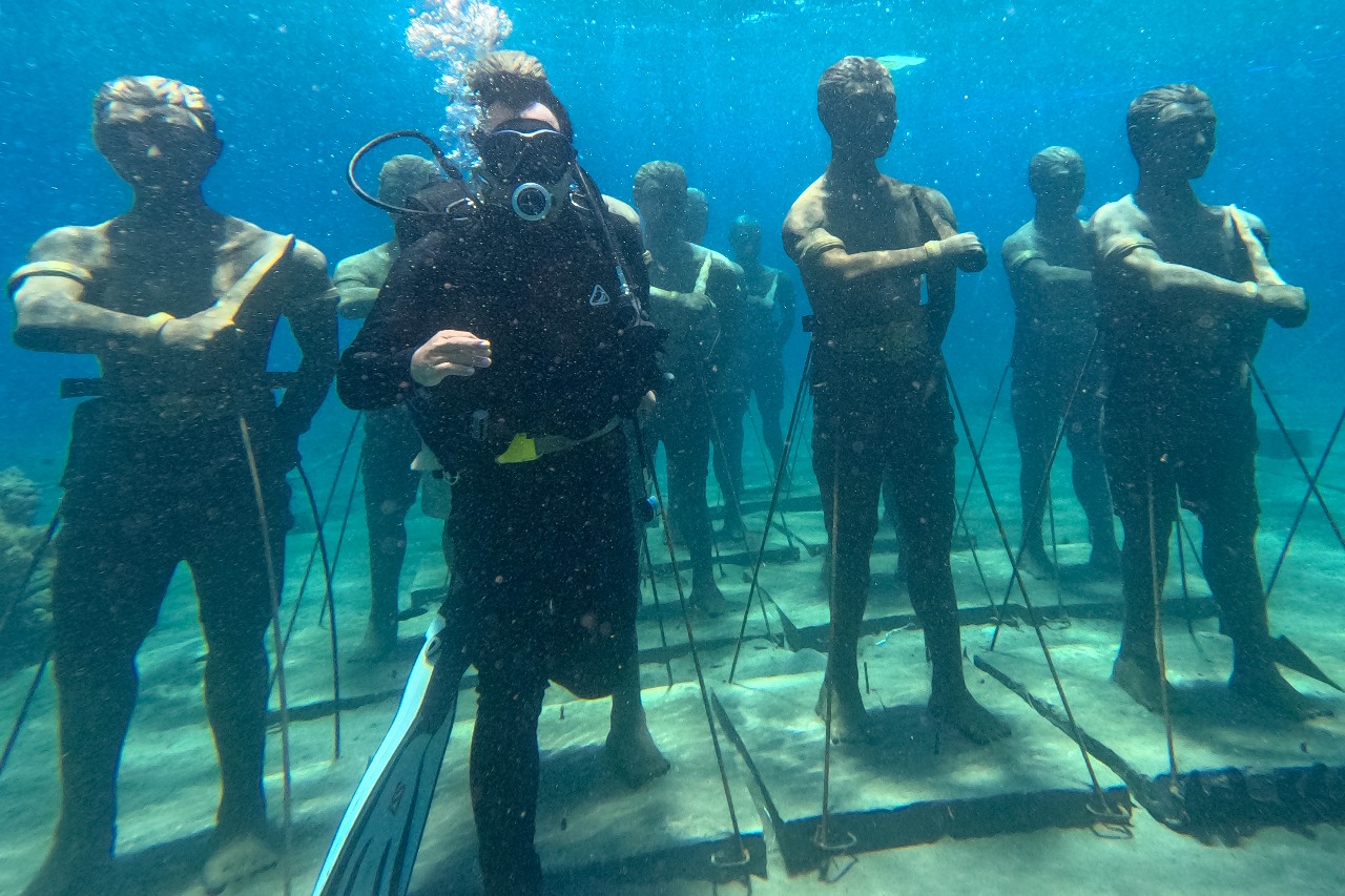 Bangsring Underwater Semakin Memukau dengan Patung Majapahit dan Monumen Sejarah