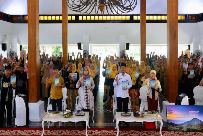 Mediator Ilmu Guru Banyuwangi Hadiri Launching Buku Puisi dan Sastra 