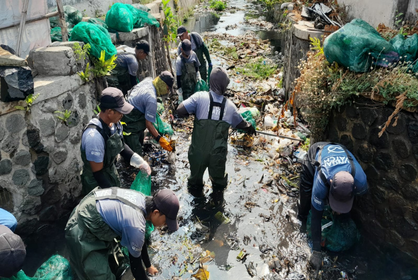 DPU Pengairan Banyuwangi Apresiasi Upaya Sungai Watch Bersihkan Sampah Sungai 