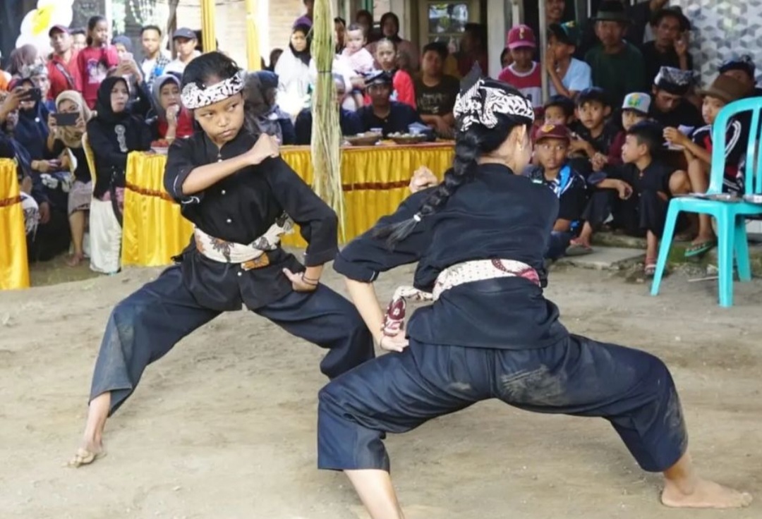 Pendekar Sumping dan Semangat Juang: Tradisi yang Terjaga di Dusun Mondoluko