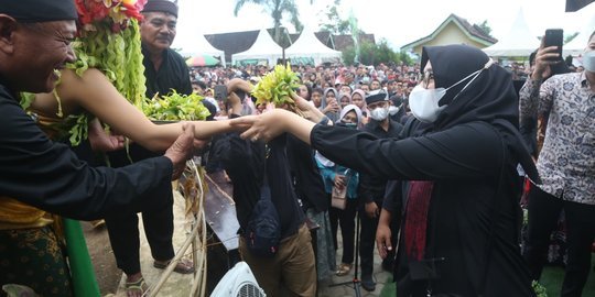 Kekaguman Wisatawan Usai Saksikan Seblang Olehsari